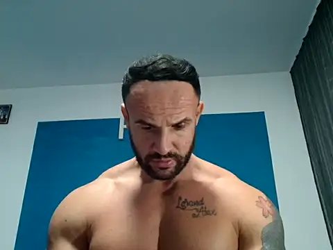 Snapshot of Magnificmuscles89 chatting on 12.12.24 Magnificmuscles89 online show from 12.12.24