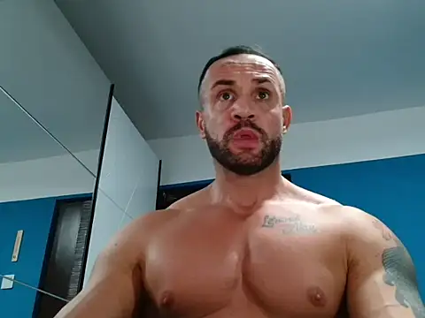 Snapshot of Magnificmuscles89 chatting on 01.01.25 Magnificmuscles89 online show from 01.01.25