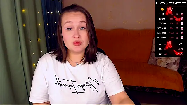 Snapshot of Cutie-Melanie chatting on 12.06.24 Cutie-Melanie online show from 12.06.24