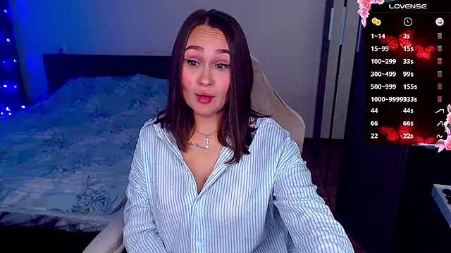 Snapshot of Cutie-Melanie chatting on 10.11.25 Cutie-Melanie online show from 10.11.25