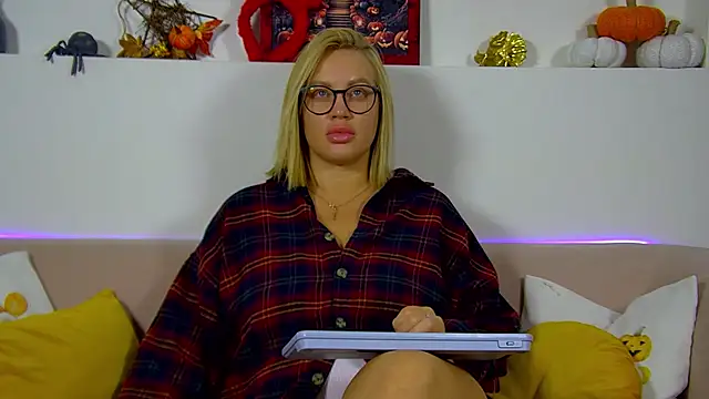 MariaNeumann online show from 11.02.25