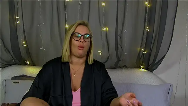 MariaNeumann online show from 11.09.25