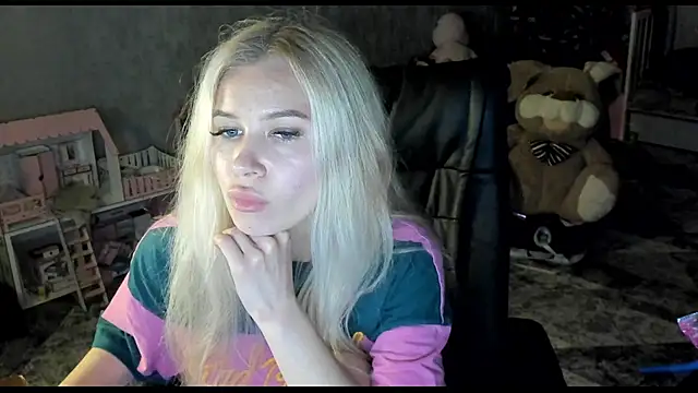 Snapshot of _NigoNika chatting on 04.23.26 NigoNika online show from 04.23.26