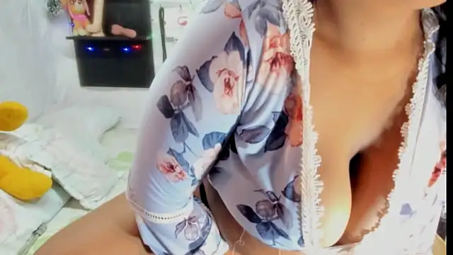 2020vanessapalecia online show from 12.14.24