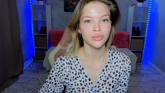 Snapshot of EmmyMills chatting on 04.05.26 EmmyMills online show from 04.05.26
