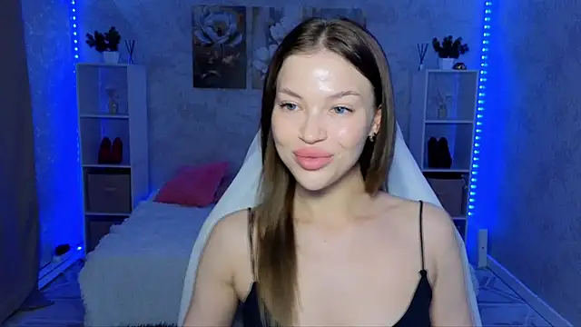 Snapshot of EmmyMills chatting on 06.14.26 EmmyMills online show from 06.14.26