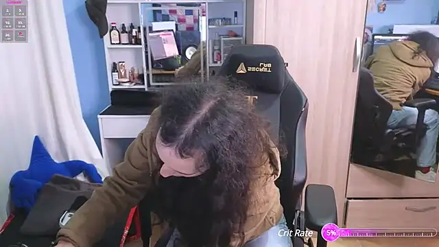 Snapshot of MemiKouki chatting on 12.28.24 MemiKouki online show from 12.28.24