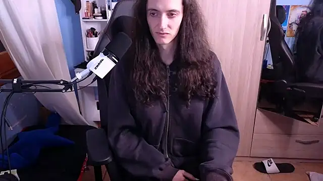 Snapshot of MemiKouki chatting on 01.27.25 MemiKouki online show from 01.27.25