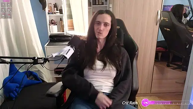 Snapshot of MemiKouki chatting on 02.18.25 MemiKouki online show from 02.18.25