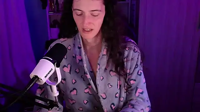 Snapshot of MemiKouki chatting on 11.30.25 MemiKouki online show from 11.30.25