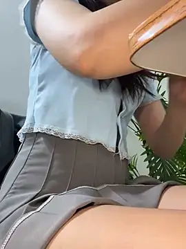 Lami Mi online show from 12.23.25