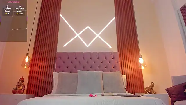 Sophia turneer online show from 02.05.26