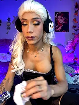 Snapshot of Alexa_Chanell_Oficial chatting on 10.28.25 Alexa Chanell Oficial online show from 10.28.25