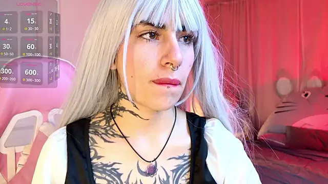 Snapshot of _Artemisa_X chatting on 10.14.25  Artemisa X online show from 10.14.25