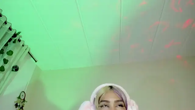 Snapshot of party-naugthysex chatting on 01.02.25 party-naugthysex online show from 01.02.25