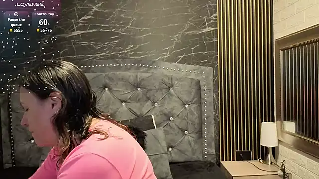 charlotte  G online show from 11.23.25