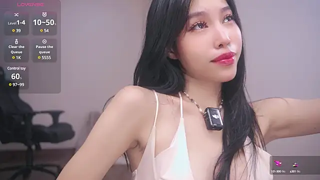 Snapshot of Miuzxc chatting on 12.13.24 Miuzxc online show from 12.13.24