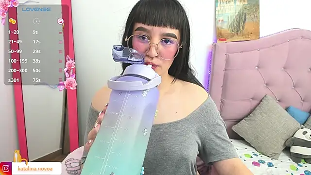 Katalina novoa online show from 03.03.25