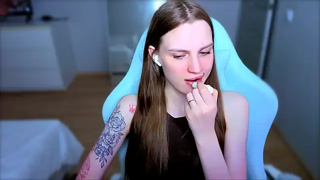 Snapshot of StellaLawless chatting on 05.10.26 StellaLawless online show from 05.10.26