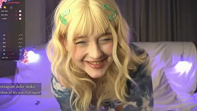 Snapshot of GlitterZOE chatting on 10.02.25 GlitterZOE online show from 10.02.25