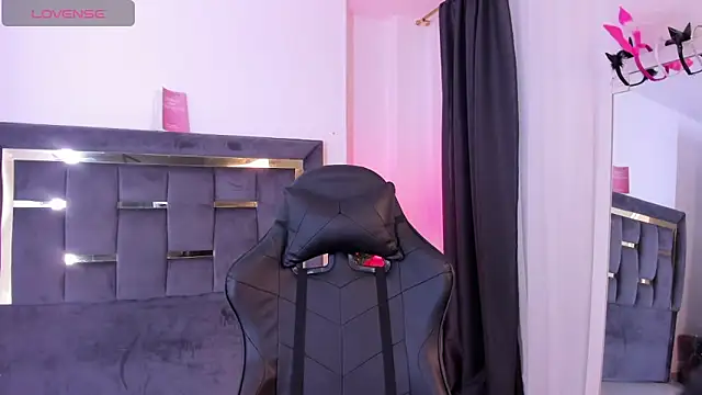 MarilynSmIith online show from 12.04.25