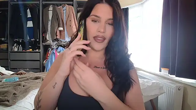 Snapshot of Bustyjessicalouu chatting on 10.15.25 Bustyjessicalouu online show from 10.15.25