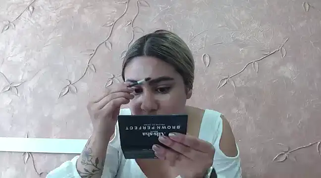 Miabonnett  online show from 01.25.25