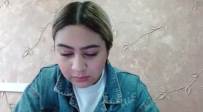 Miabonnett  online show from 02.25.25