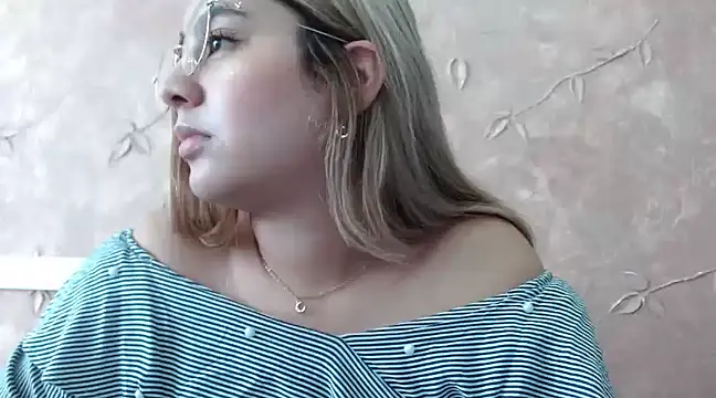 Miabonnett  online show from 02.26.25