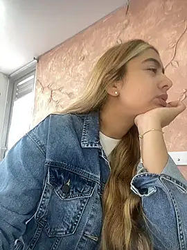 Miabonnett  online show from 11.05.25