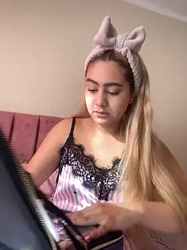 Miabonnett  online show from 11.11.25