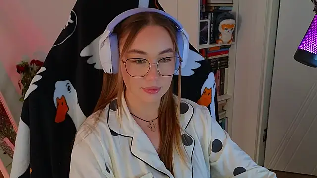 Snapshot of Emili1- chatting on 03.15.25 Emili1- online show from 03.15.25