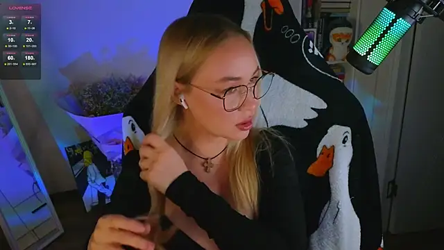 Snapshot of Emili1- chatting on 09.10.25 Emili1- online show from 09.10.25