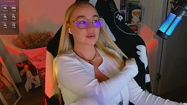 Snapshot of Emili1- chatting on 09.20.25 Emili1- online show from 09.20.25