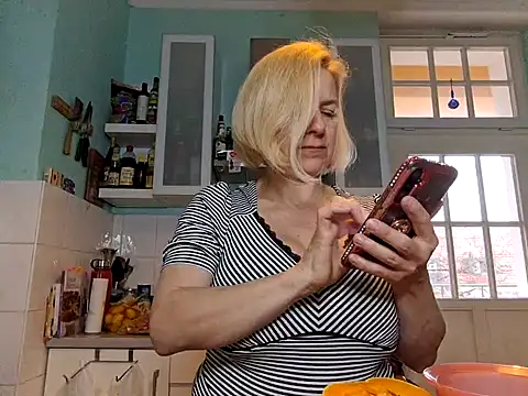 Snapshot of FrauleinSchmitt chatting on 02.28.25 FrauleinSchmitt online show from 02.28.25