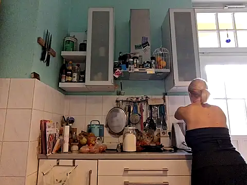 Snapshot of FrauleinSchmitt chatting on 10.06.25 FrauleinSchmitt online show from 10.06.25