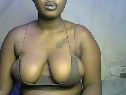 Snapshot of freaky_belle chatting on 03.02.25 freaky belle online show from 03.02.25