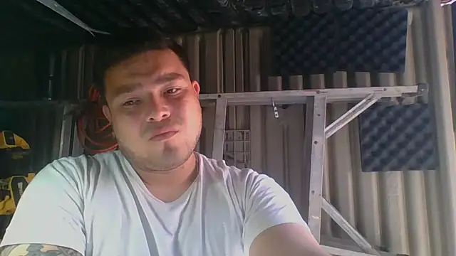 Snapshot of DirtyRcride chatting on 02.12.25 DirtyRcride online show from 02.12.25