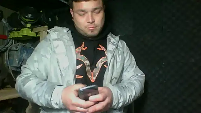 Snapshot of DirtyRcride chatting on 02.21.25 DirtyRcride online show from 02.21.25