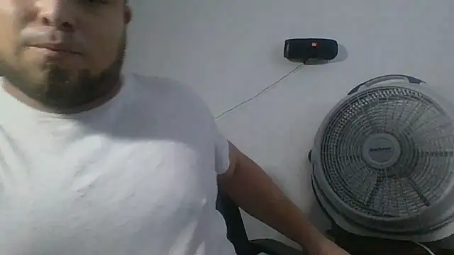 Snapshot of DirtyRcride chatting on 09.27.25 DirtyRcride online show from 09.27.25