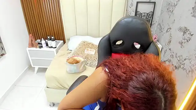 MADISON ROWAN1 online show from 10.25.25