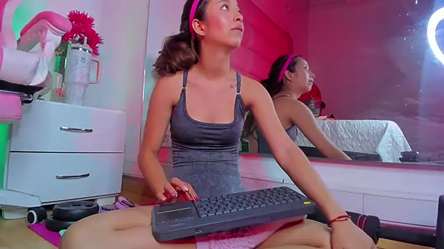 little-Emma online show from 02.03.25