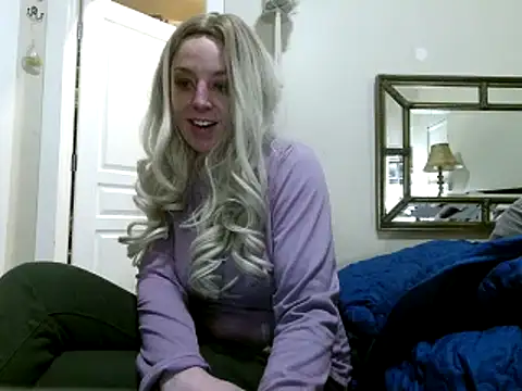 Snapshot of MonroeLoves chatting on 03.06.25 MonroeLoves online show from 03.06.25