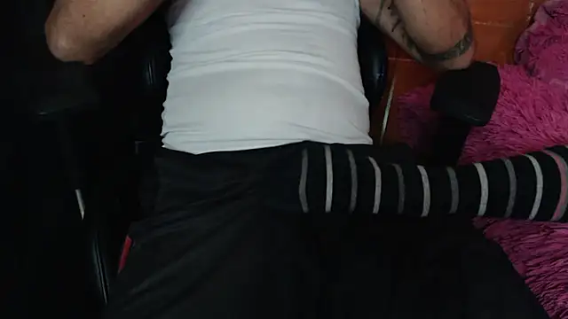 OldManAndGirlishLady online show from 02.15.25