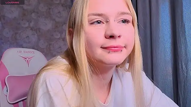Snapshot of Milia_Parker chatting on 06.15.26 Milia Parker online show from 06.15.26