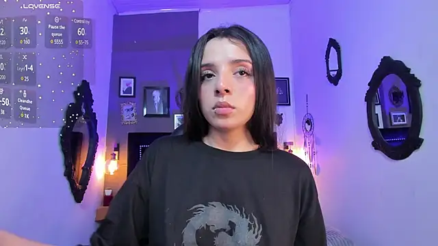 Charlotte  Benett online show from 03.16.25