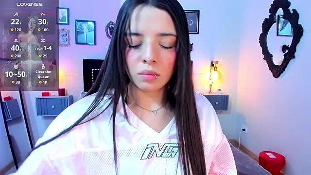 Charlotte  Benett online show from 04.12.26