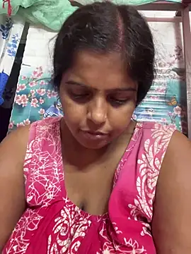Snapshot of Beauty-queen chatting on 10.25.25 Beauty-queen online show from 10.25.25