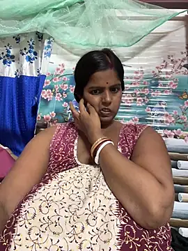 Snapshot of Beauty-queen chatting on 07.13.26 Beauty-queen online show from 07.13.26