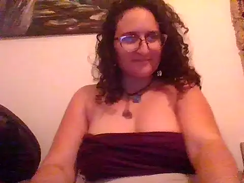 Snapshot of juicyrubies chatting on 01.01.25 juicyrubies online show from 01.01.25